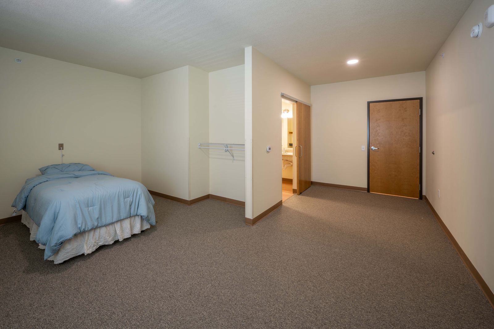Private studio apartment with carpet, a closet nook and an en-suite bathroom